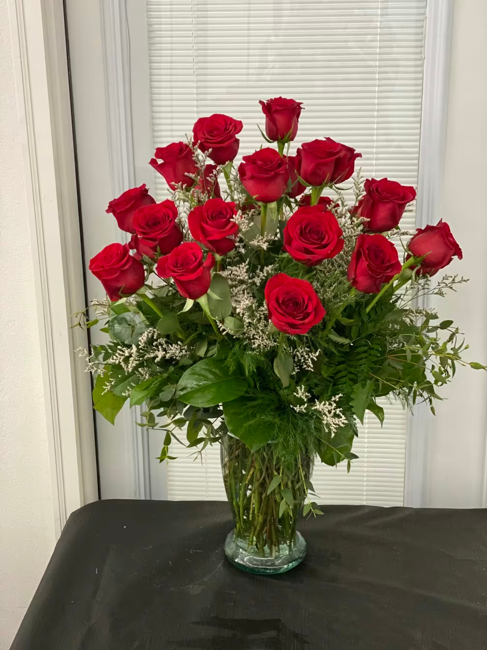 Valentine’s Day - Dozen Long Stem Premium Red Roses - The Love Nest 💗